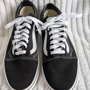 Vans Men's 7.5 Or Women's 9 Black and White Sneakers. Brand New.